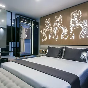 Lavris Apartahotel